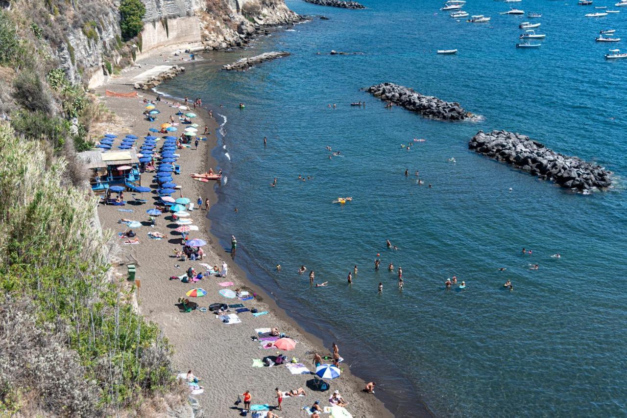 Controvento in Villa Eldorado Procida Exterior foto